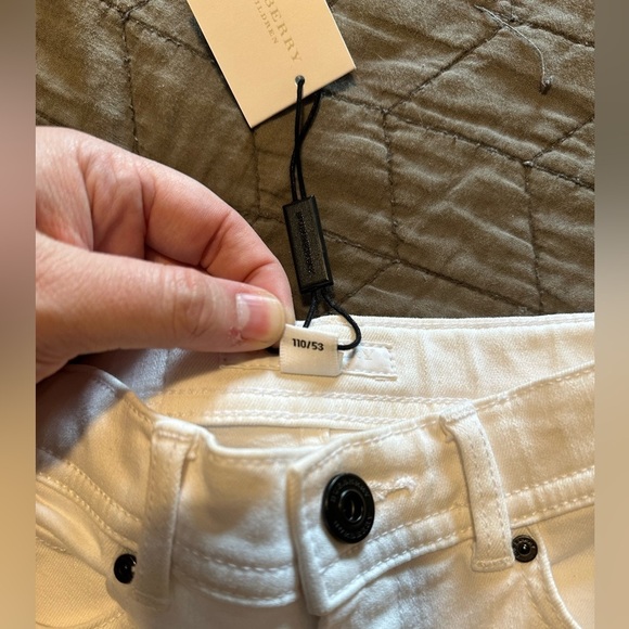 ⭐️NEW⭐️ Burberry Kids Straight leg jeans. Sz 4 - Picture 5 of 12